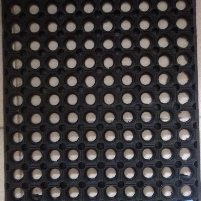Коврик со сквозными отверстиями 60*40*2,3 К-24