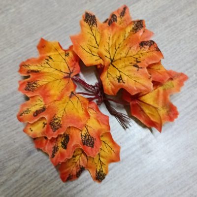 Листья клена маленькие 12шт